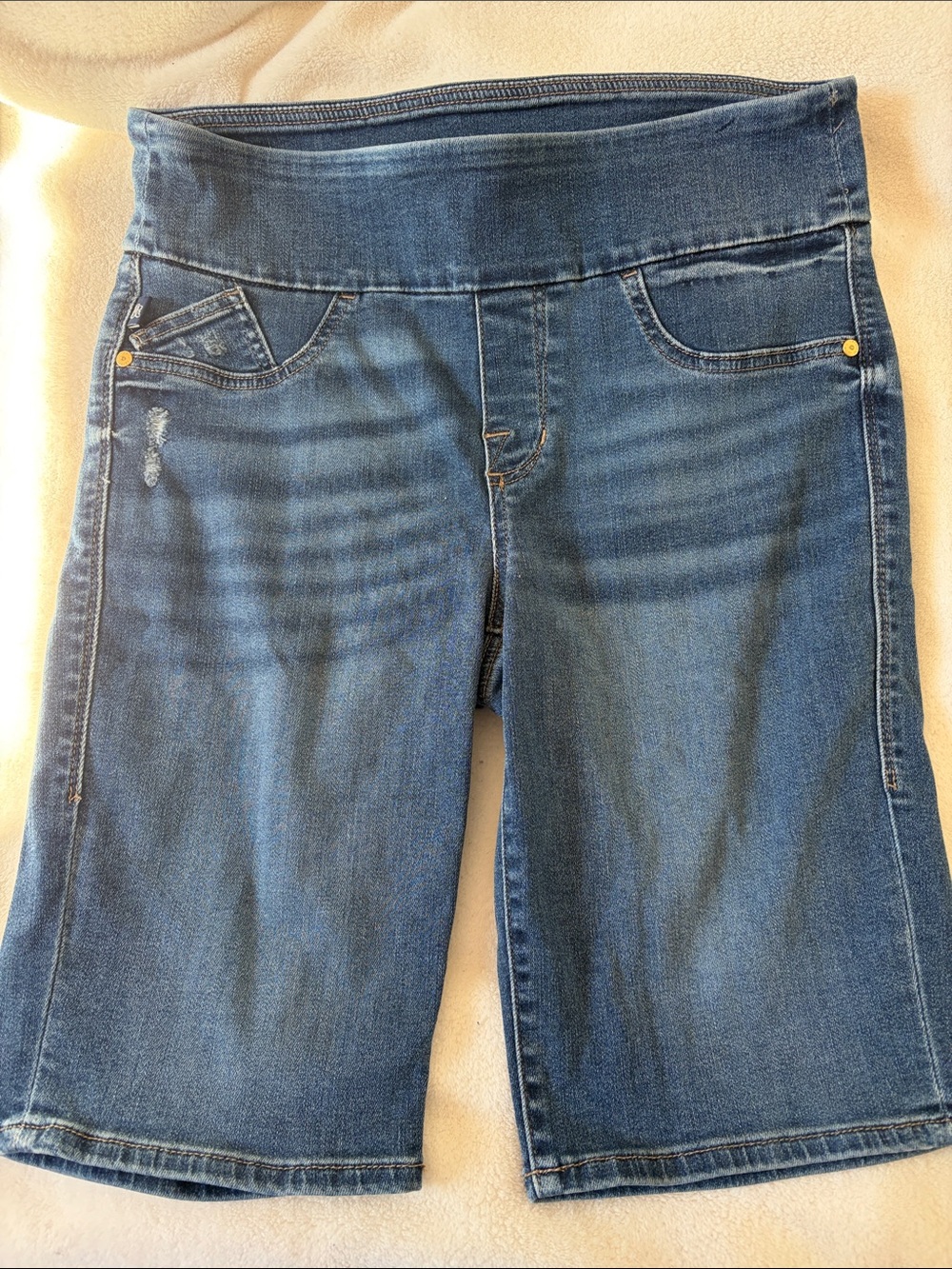 Rock & Republic fever pull on Bermuda denim shorts Blue whiskered slight distres